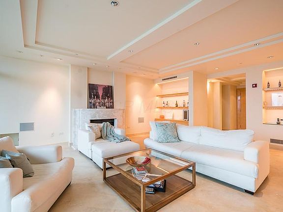 4th image of 1 Miranova Pl APT 2220