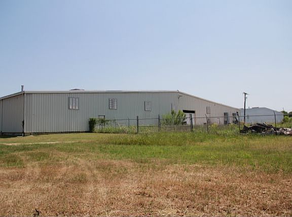 2nd image of 911 Industrial Blvd