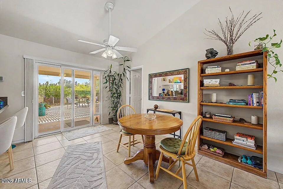 3 bed, 2.0 bath, 1493 sqft, $2,400 — Photo 4