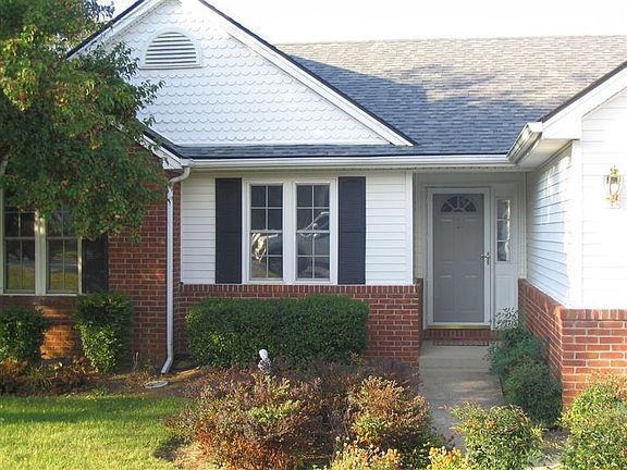 2nd image of 105 Medinah Ct