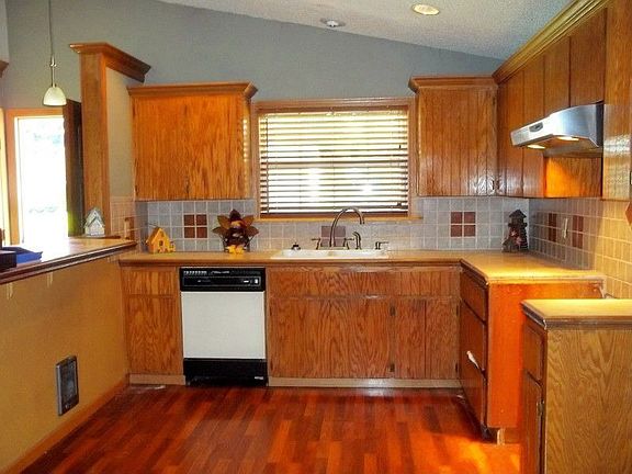 4th image of 9808 NE 63rd St