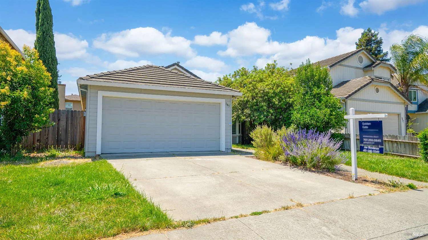 385 Robin Circle photo 1