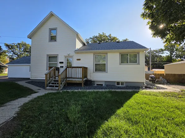 2 bed, 1.0 bath, $825, 101 16th St SE APT A, Minot, ND 58701