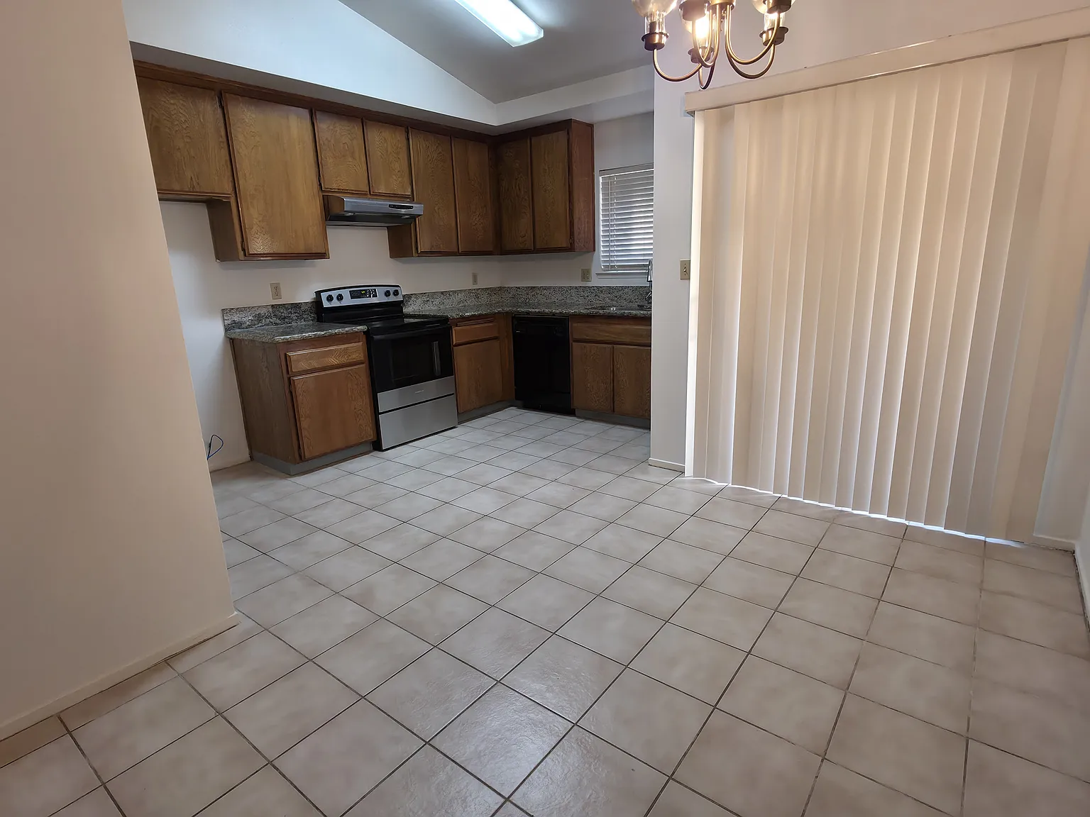 3 bed, 1200 sqft, $1,950 — Photo 3