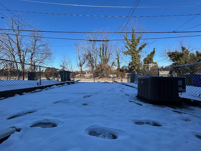 2912 E Federal St — Photo 12