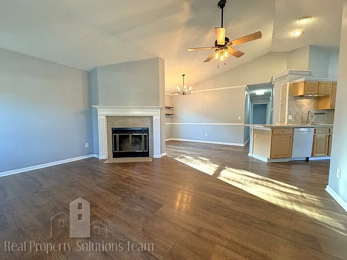 1213 Tillicum Dr — Photo 3