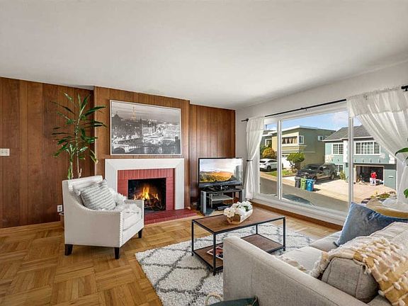 5th image of 45 Seacliff Ave