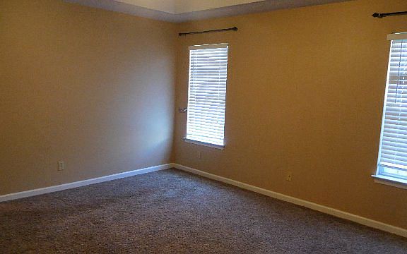 5th image of 608 White Oak Dr