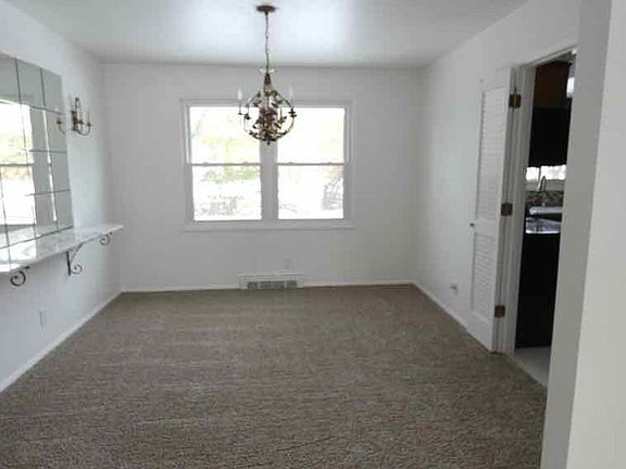 5th image of 313 W Glencrest Dr