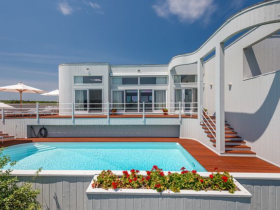 3rd image of 20 Whalers Ln