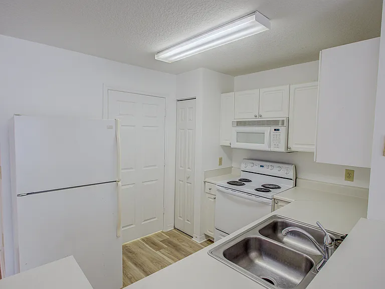 15205 Harbour Vista Cir — Photo 16