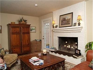 4th image of 6116 Bullard Dr