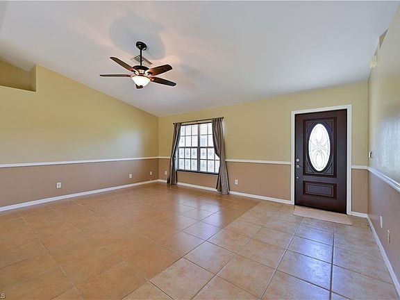 5th image of 842 Woodridge Cir