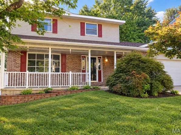 30 Williamsburg Ln, Glen Carbon, IL 62034