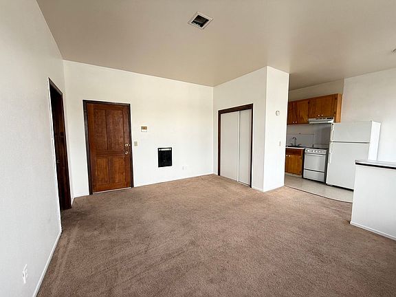 3rd image of 1561 N Van Ness Ave #11