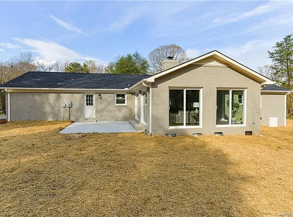 3rd image of 275 Scottsdale Dr