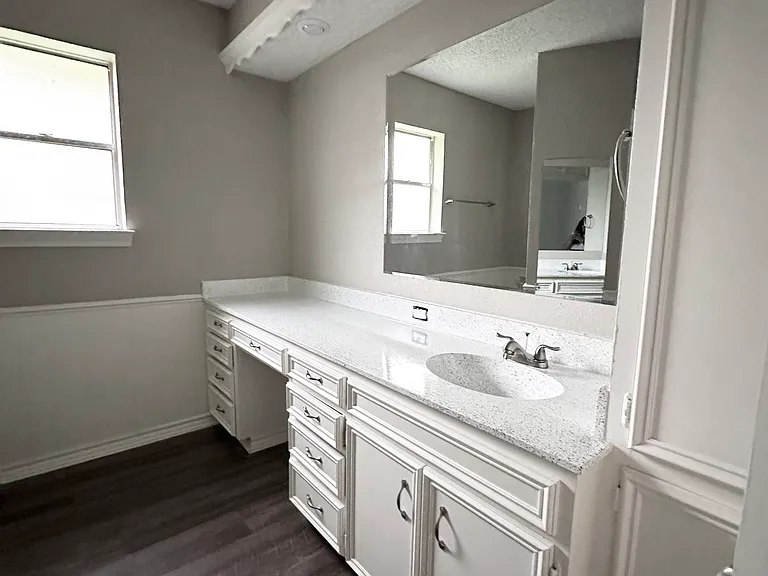 401 Lake Louise Ct — Photo 29