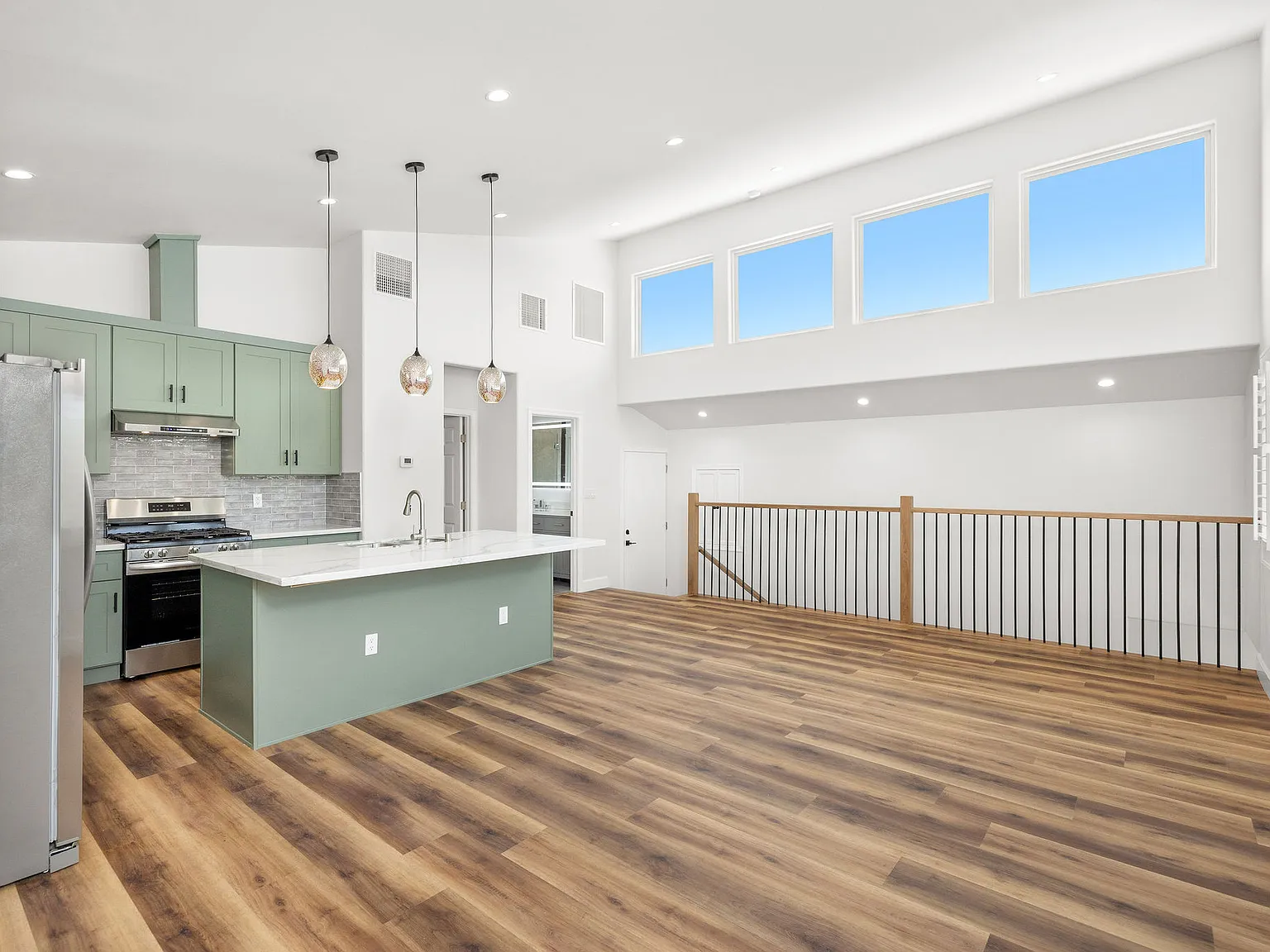 2 bed, 1200 sqft, $5,950 — Photo 3