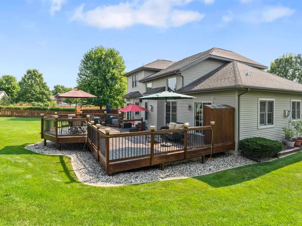 822 Woods Glen Ct, Deforest, WI 53532