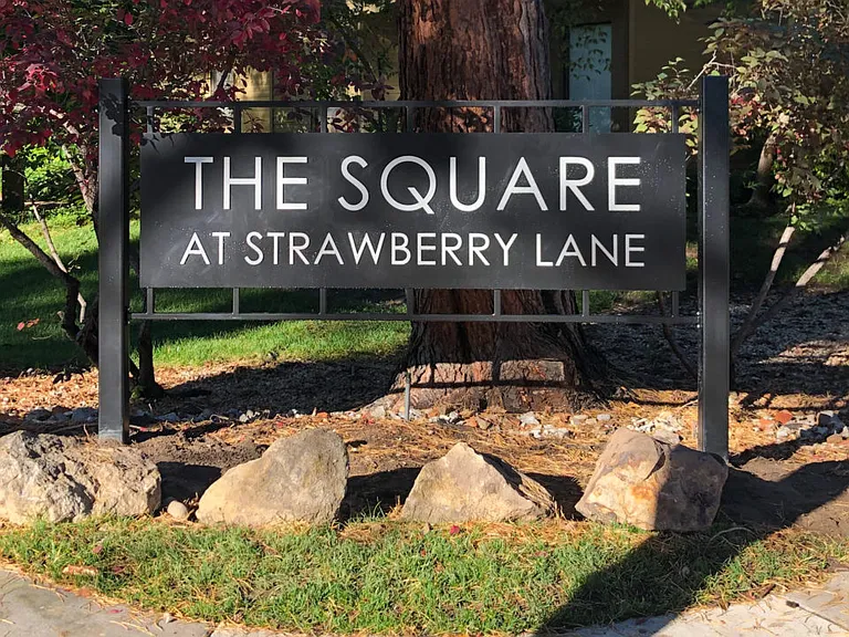 E Strawberry Ln — Photo 3