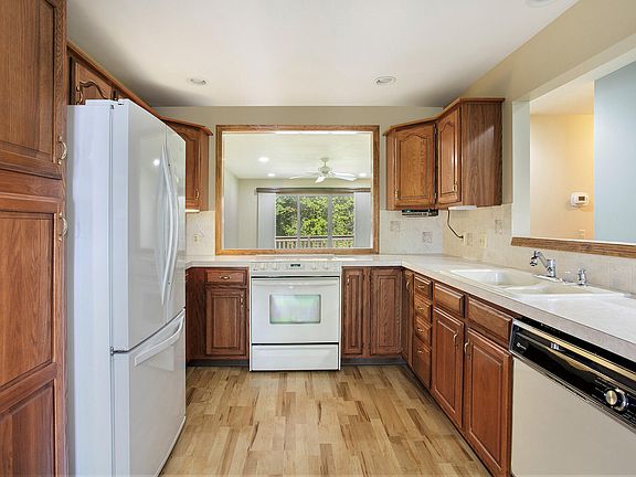 4th image of 4047 Grandview Ter SW