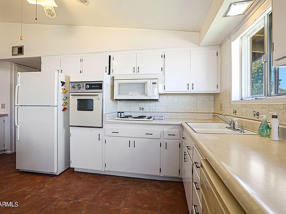 2nd image of 10921 W Windsor Dr