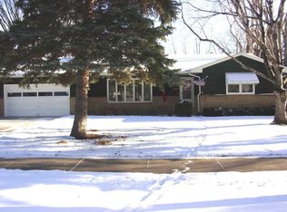 2009 Chestnut St, Grand Forks, ND 58201