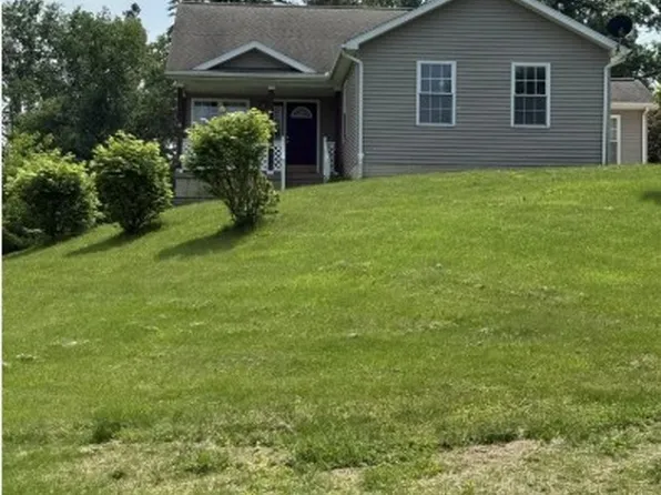 12 Picardy Pl, Hillsdale, MI 49242