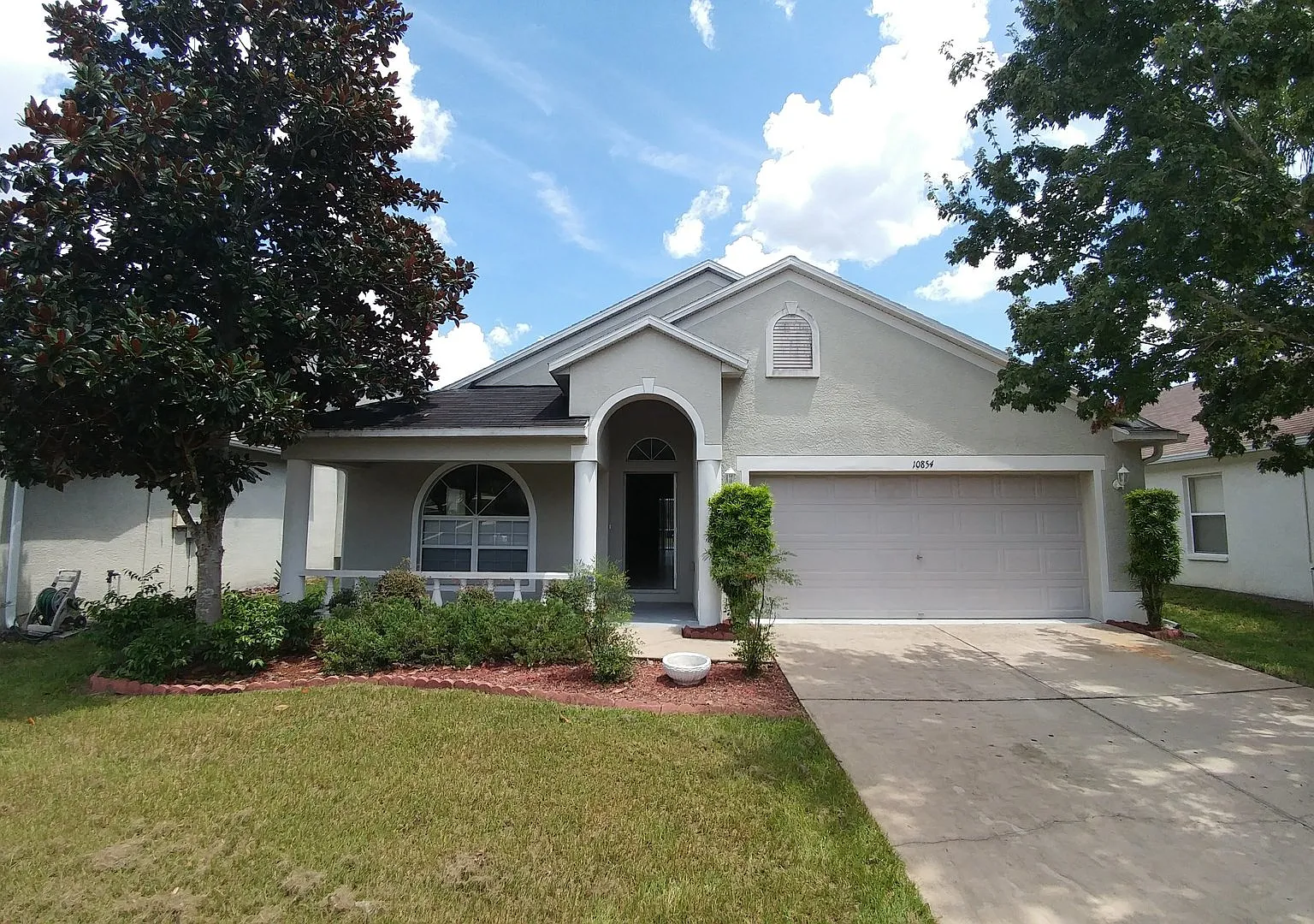 New Pricing!! 4/2/2 TONS of upgrades, community pool — Photo 1