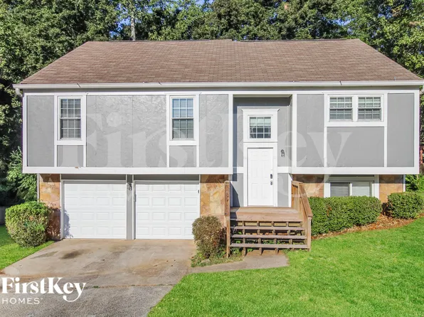 675 Woodcrest Manor Dr, Stone Mountain, GA 30083