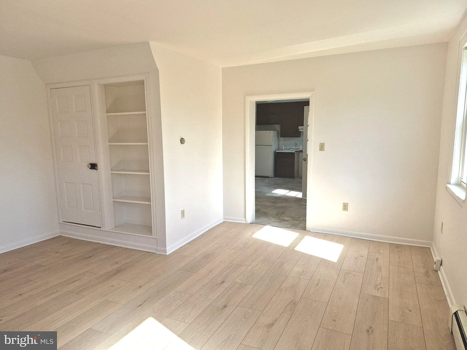 1 bed, 1.0 bath, 2072 sqft, $1,200 — Photo 3