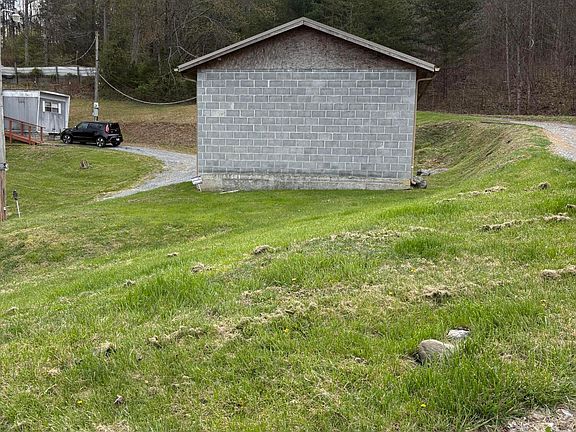 4th image of 131 Russell Hill Rd