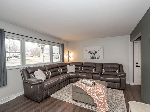 2nd image of 3752 Dorothy Ln
