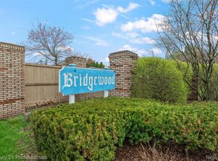 39349 Cadborough Dr, Clinton Township, MI 48038
