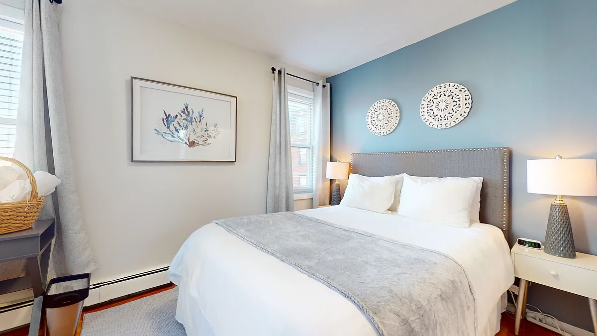 Building Photo - 1004 Tremont St #2