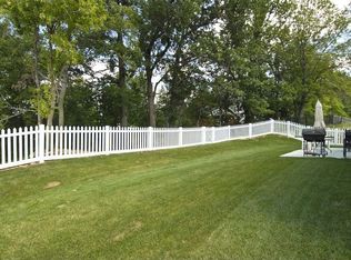 209 Roxbury Dr, O'Fallon, MO 63366