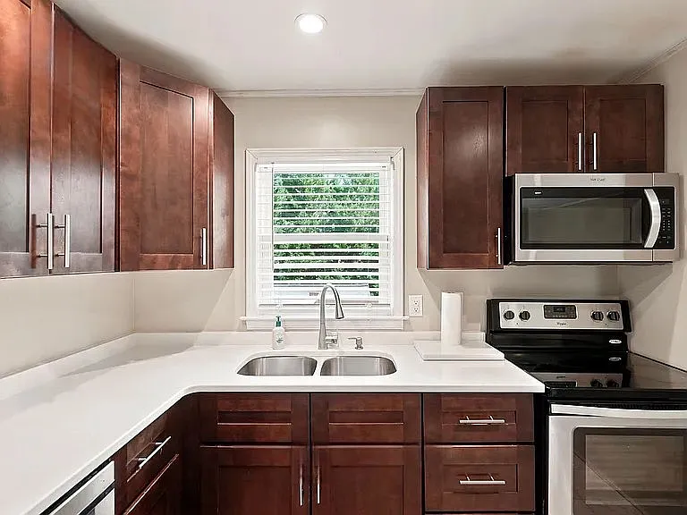 35 Avondale Dr #13 — Photo 8