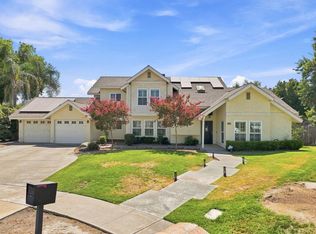 1042 Robinson Ct, Hanford, CA 93230