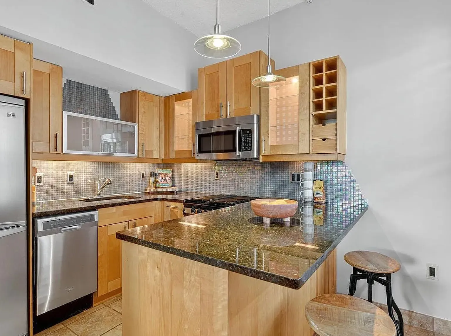 Studio, 513 sqft, $2,150 — Photo 2