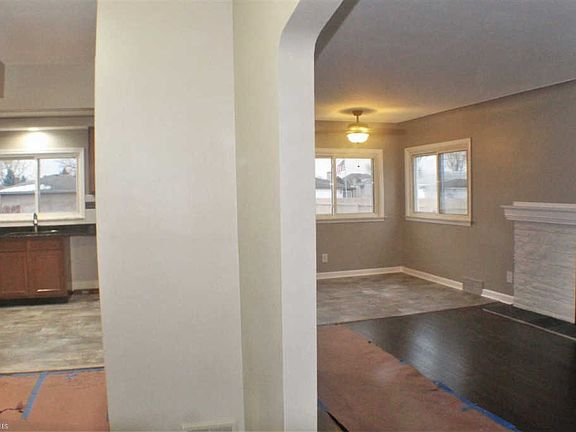 4th image of 20312 Lawndale St