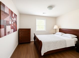 19004 Queen Dr, Triangle, VA 22172