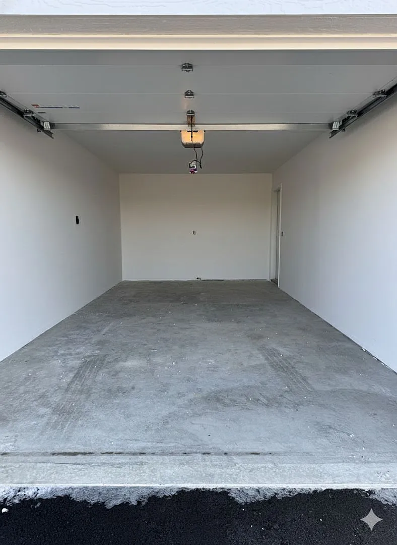 Q4 Rentals - 104 8th Ave SW — Photo 3