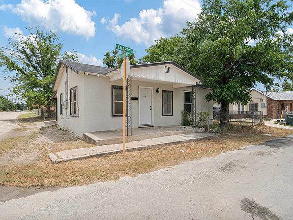 2nd image of 1009 W Chapoy St