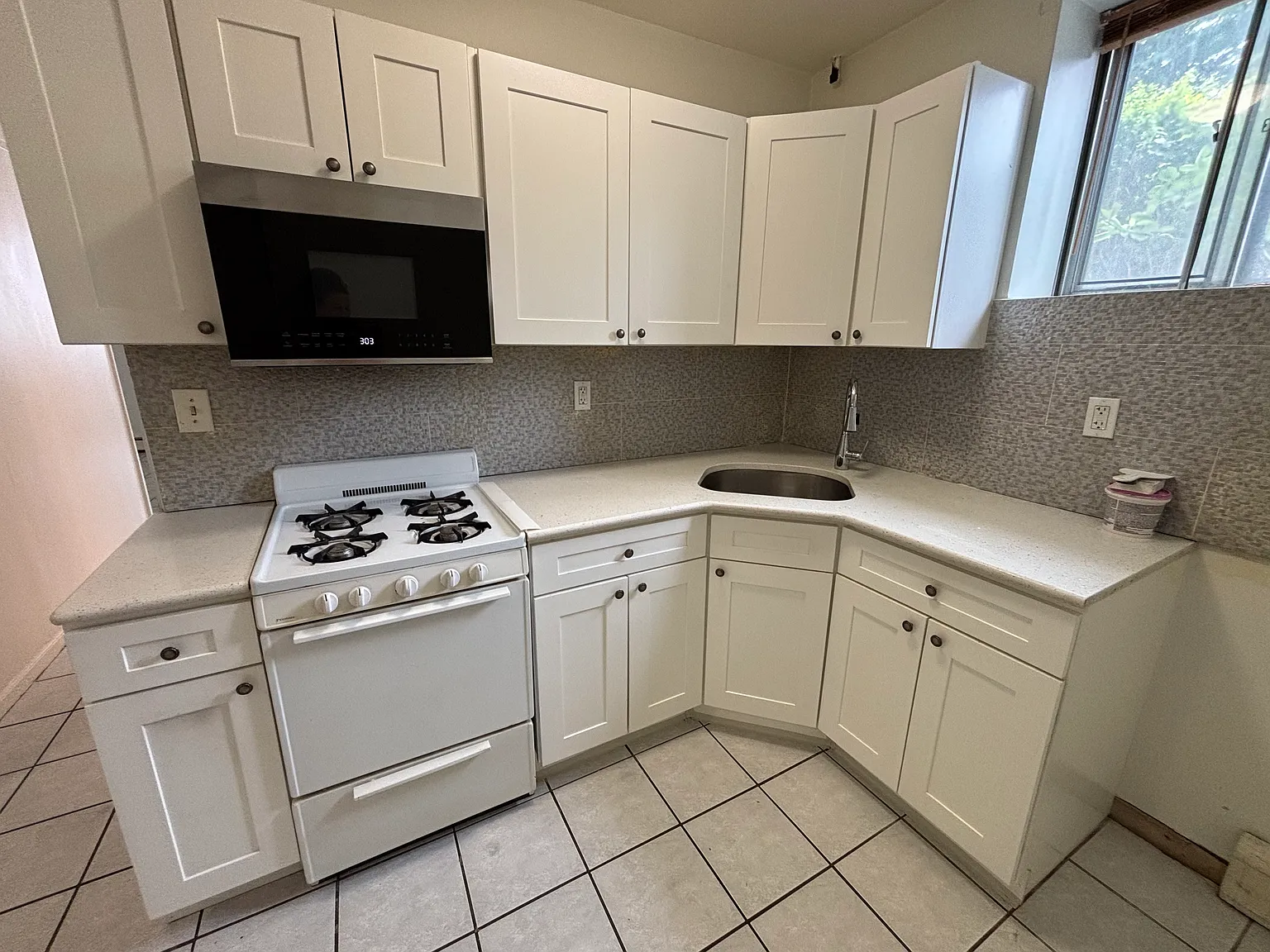 1 bed, 800 sqft, $1,800 — Photo 3