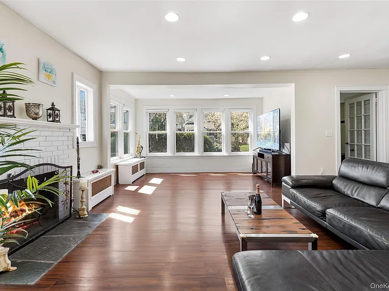 5 Burbury Ln — Photo 9