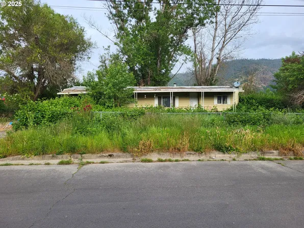 251 Alameda St, Myrtle Creek, OR 97457