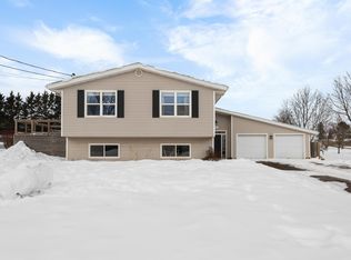 27 Queens Rd, Cornwall, PE C0A1H8