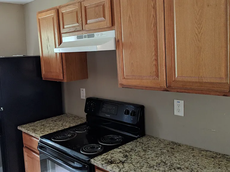 Modern Renovated East Point Townhome with Private Fenced Yard Walk to MARTA! — Photo 4