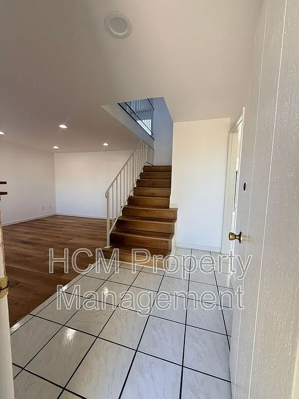 4 bed, 2.5 bath, 1792 sqft, $4,400 — Photo 4
