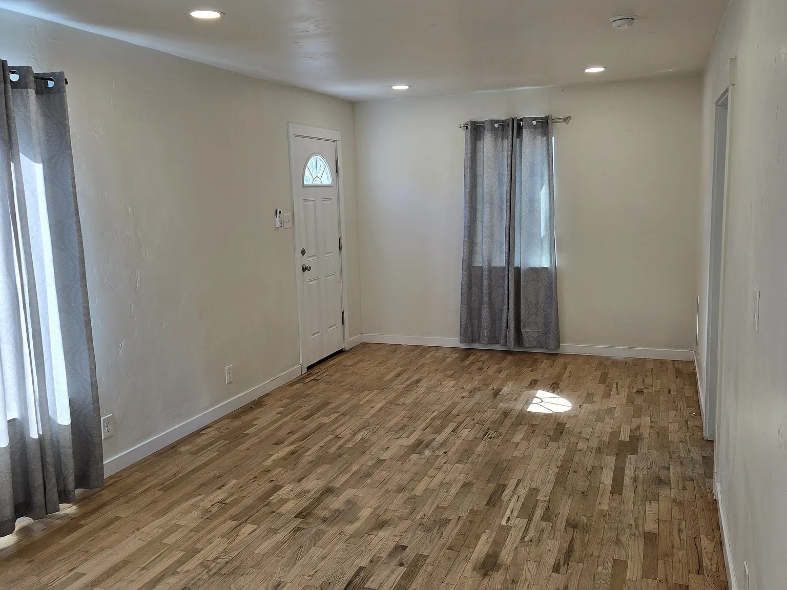 1016 E Moreno Ave — Photo 2